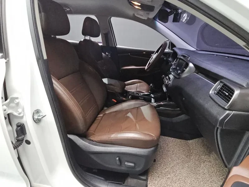 Kia Sorento 2.2 CRDI 4WD, снимка 11 - Автомобили и джипове - 54265432