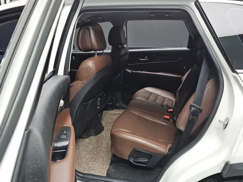 Kia Sorento 2.2 CRDI 4WD, снимка 13 - Автомобили и джипове - 54265432