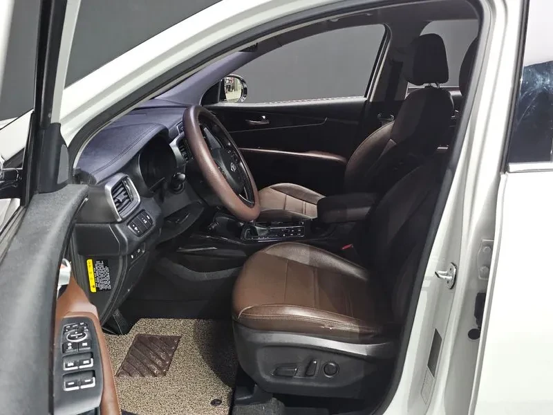 Kia Sorento 2.2 CRDI 4WD, снимка 10 - Автомобили и джипове - 54265432