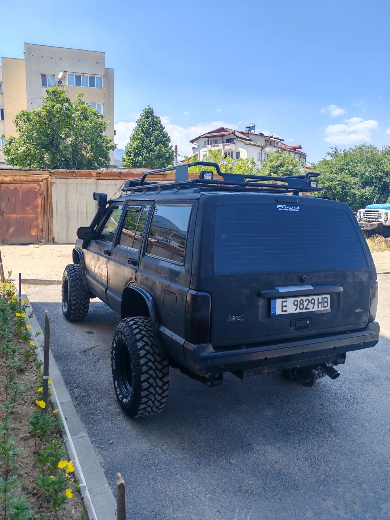 Jeep Cherokee  - изображение 2