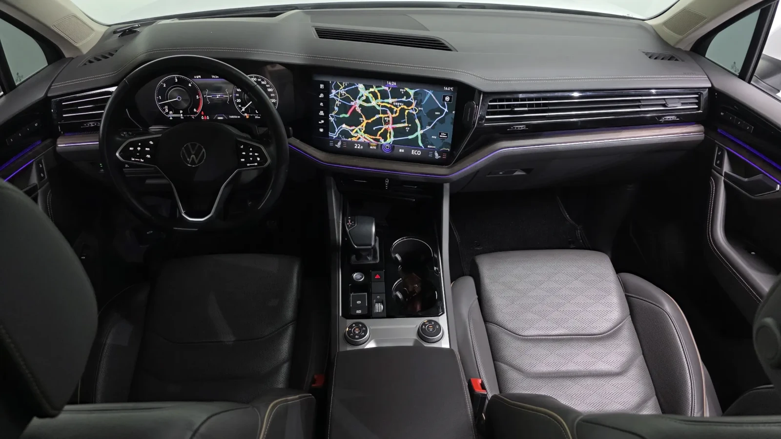 VW Touareg 3.0 TDI Prestige DisiTronic* Panorama * Обдухване , снимка 6 - Автомобили и джипове - 54913481