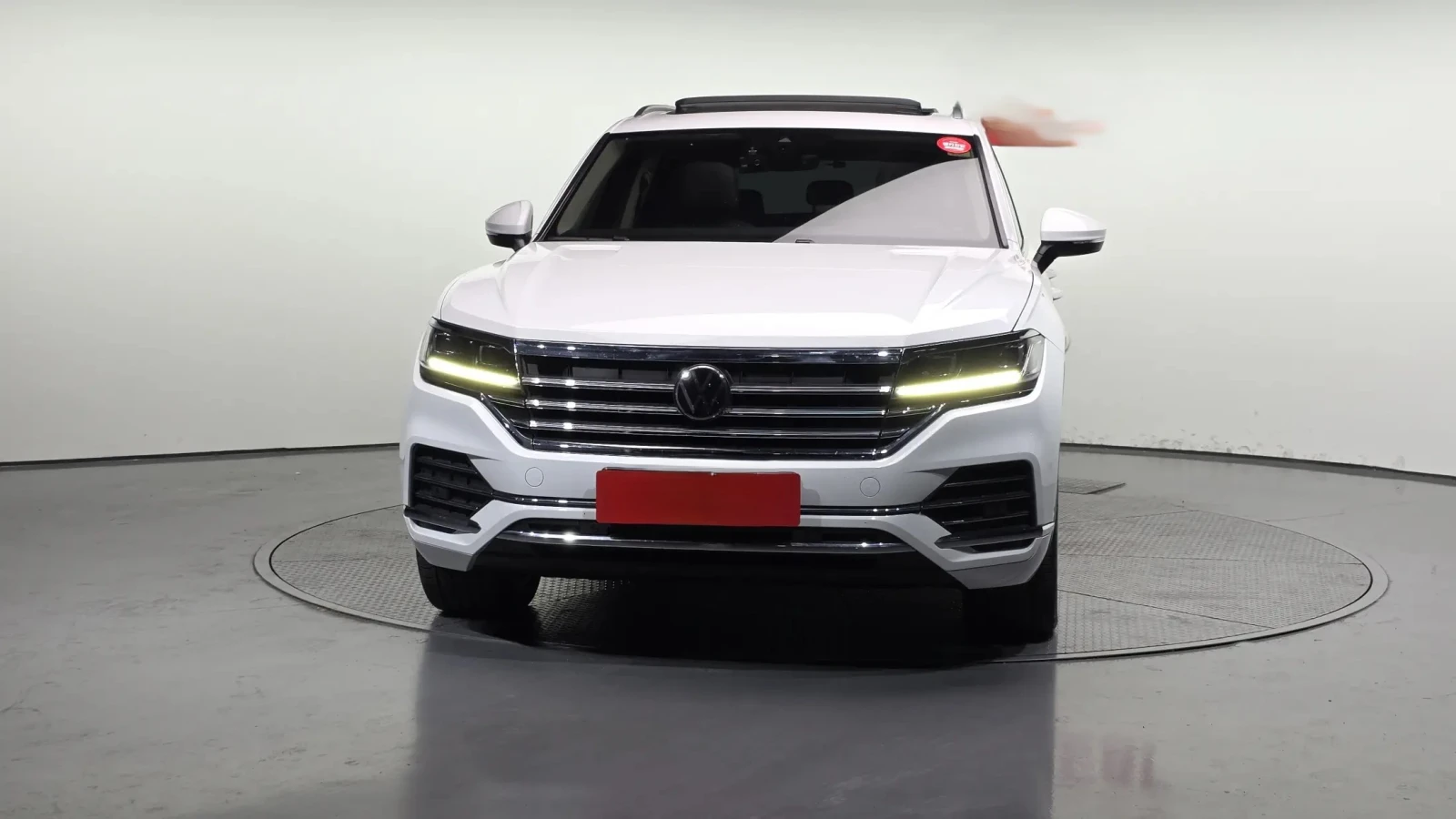 VW Touareg 3.0 TDI Prestige DisiTronic* Panorama * Обдухване , снимка 3 - Автомобили и джипове - 54913481