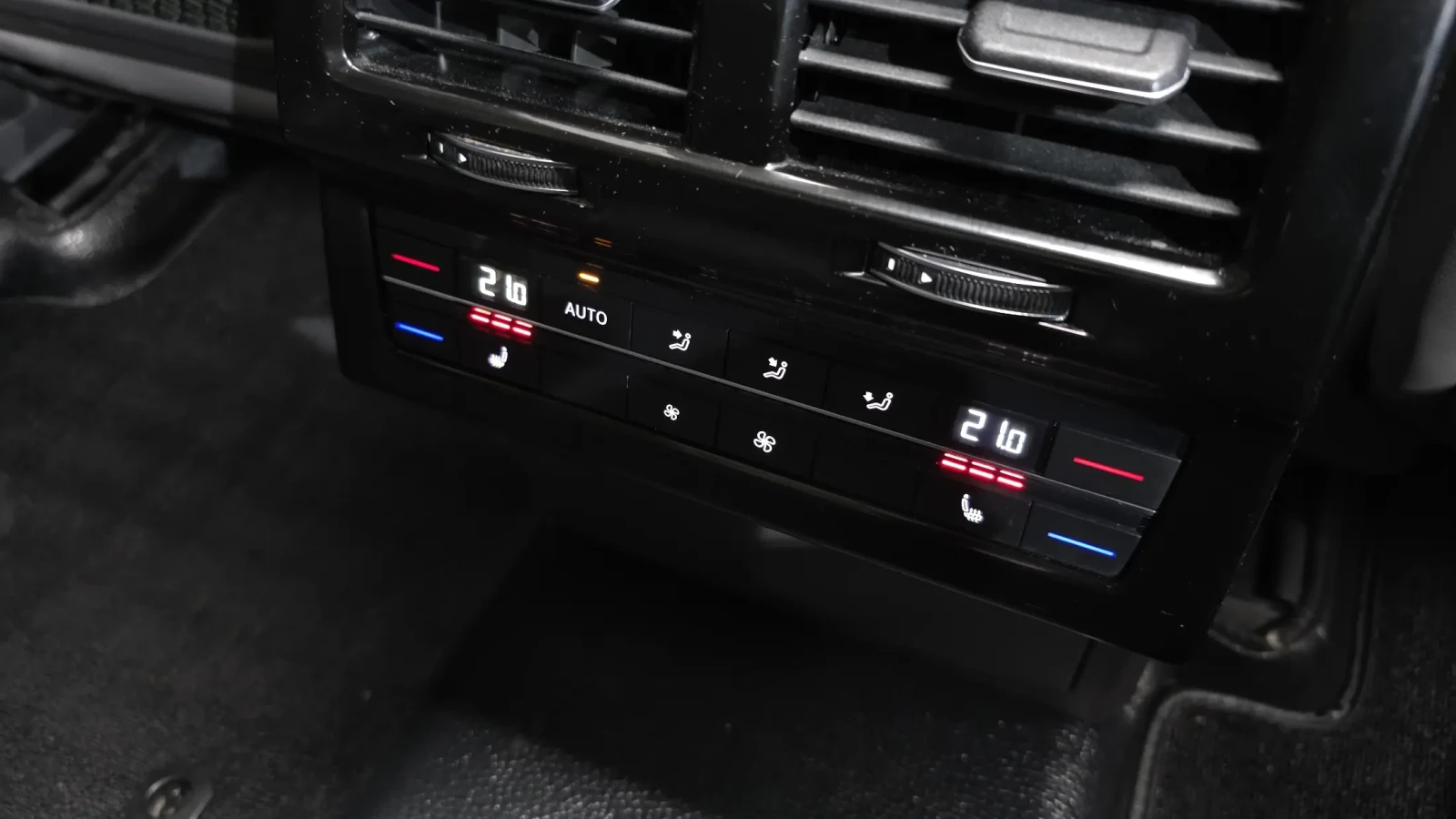 VW Touareg 3.0 TDI Prestige DisiTronic* Panorama * Обдухване , снимка 14 - Автомобили и джипове - 54913481