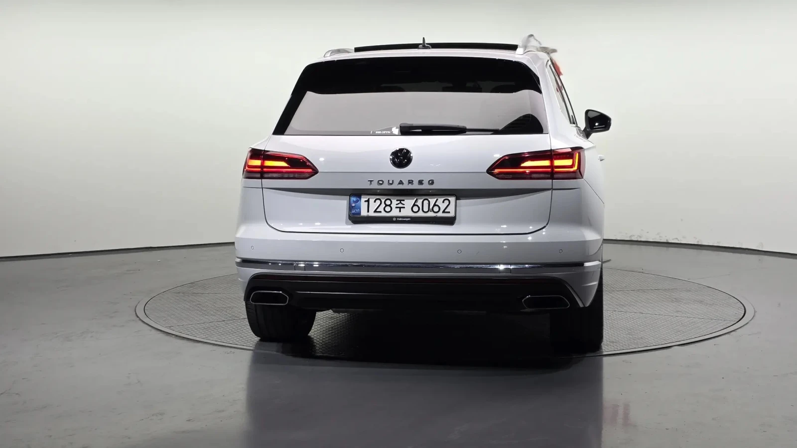 VW Touareg 3.0 TDI Prestige DisiTronic* Panorama * Обдухване , снимка 4 - Автомобили и джипове - 54913481