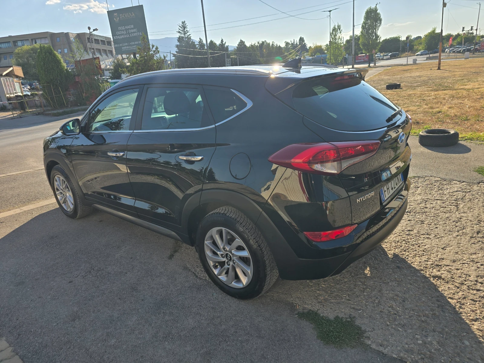 Hyundai Tucson 1.7 перфектен, снимка 7 - Автомобили и джипове - 55715336