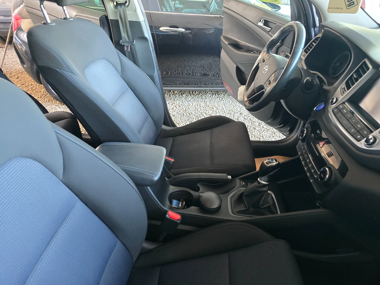Hyundai Tucson 1.7 перфектен, снимка 11 - Автомобили и джипове - 55715336