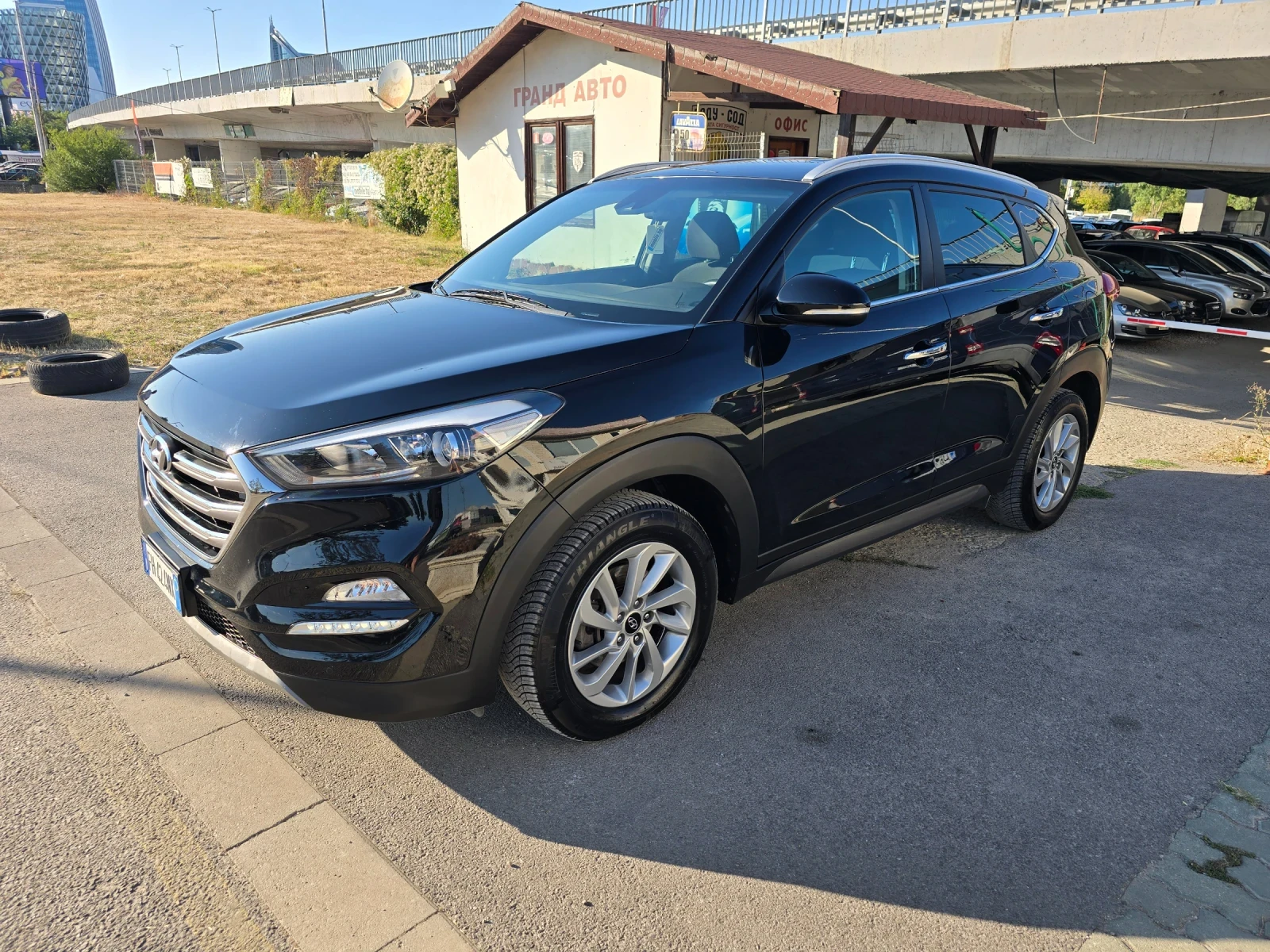 Hyundai Tucson 1.7 перфектен, снимка 10 - Автомобили и джипове - 55715336