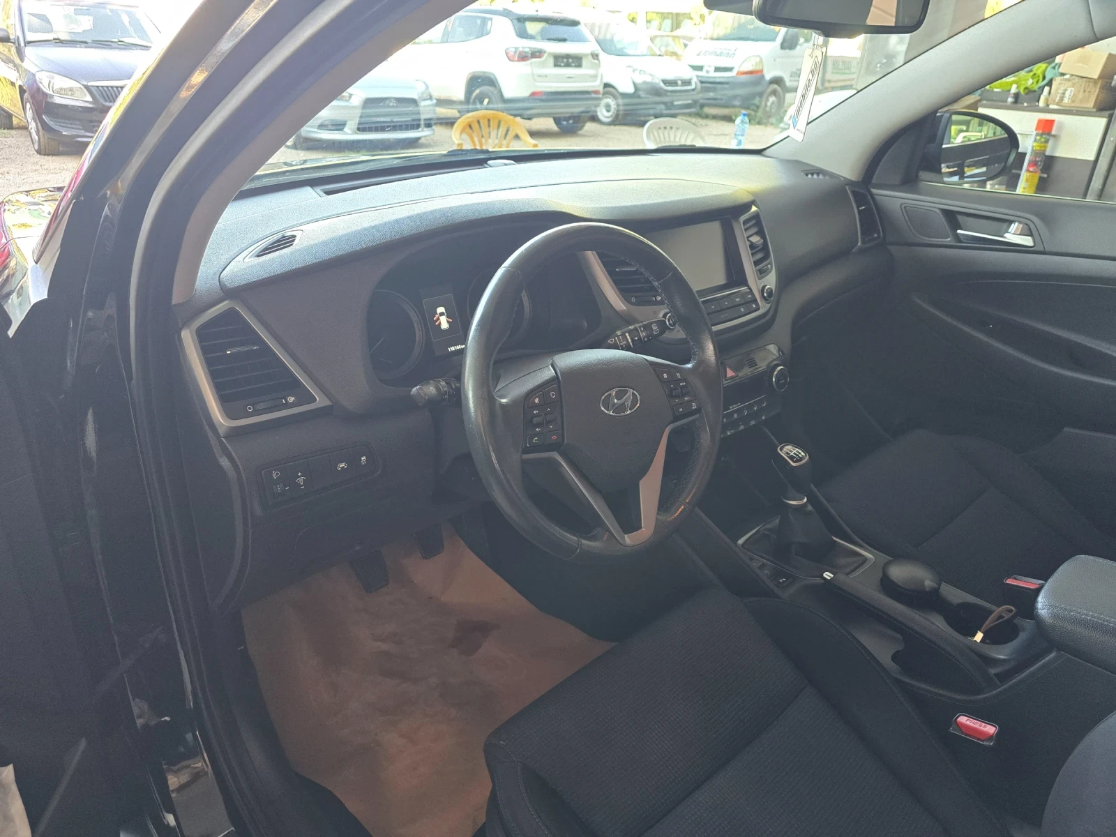 Hyundai Tucson 1.7 перфектен, снимка 14 - Автомобили и джипове - 55715336