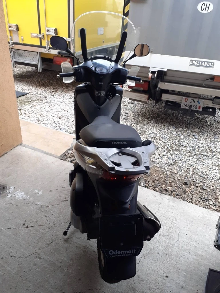 Honda Sh 125i ШВЕЙЦАРИЯ, снимка 9 - Мотоциклети и мототехника - 54555681