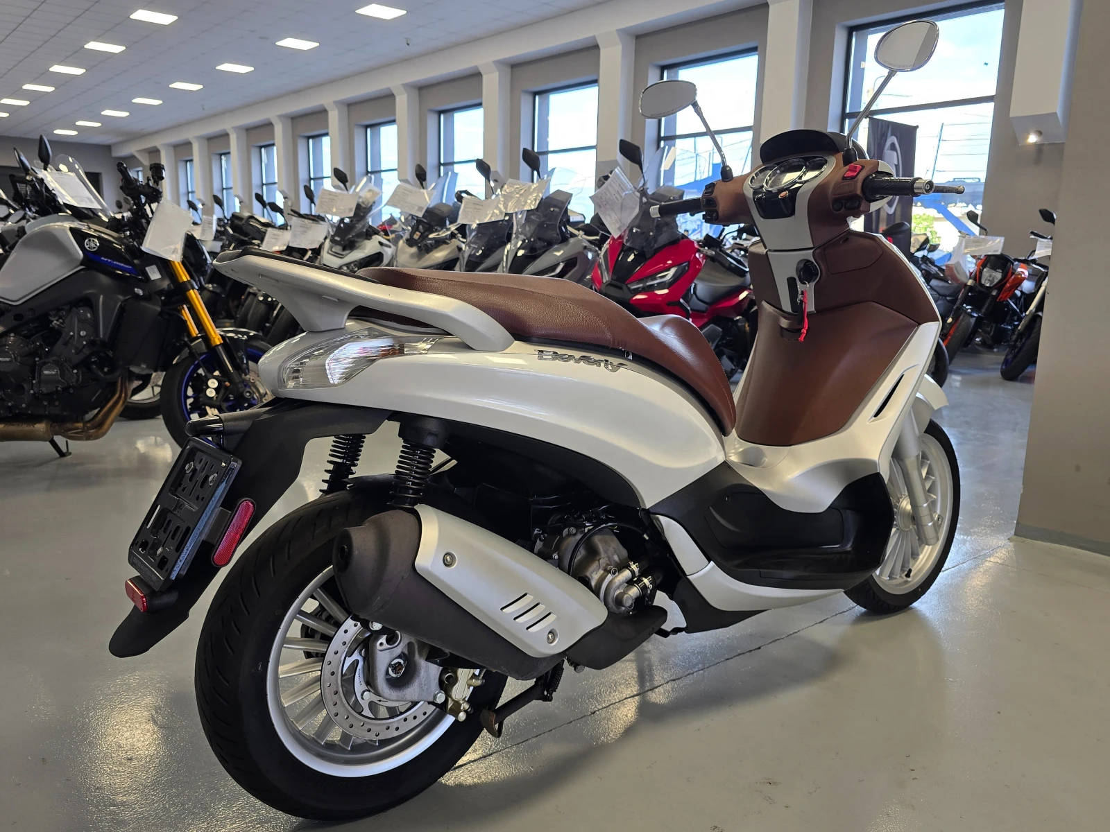 Piaggio Beverly 300ie, ABS-ASR, 25800��. | Mobile.bg � ����������� 3