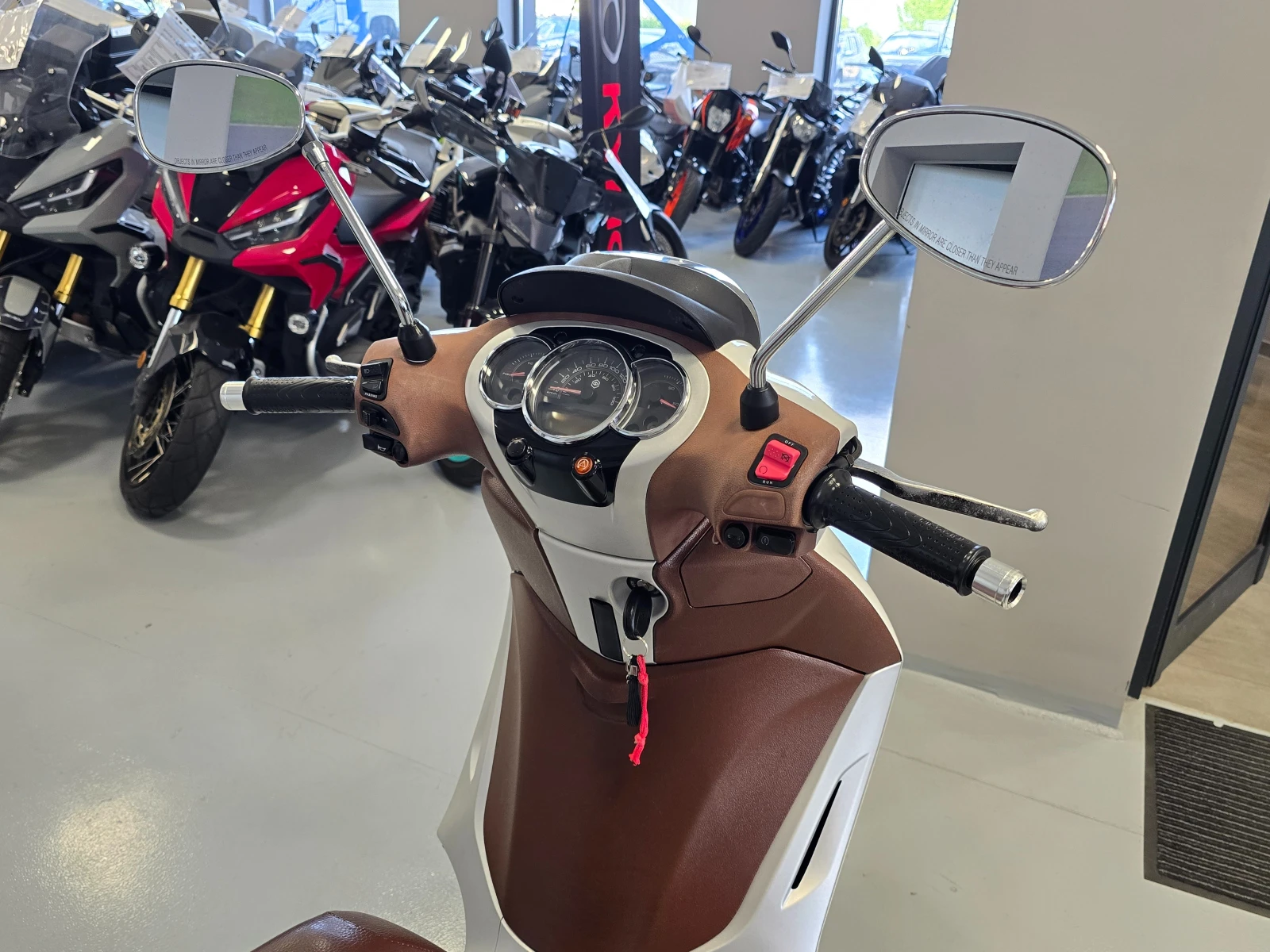Piaggio Beverly 300ie, ABS-ASR, 25800��. | Mobile.bg � ����������� 10