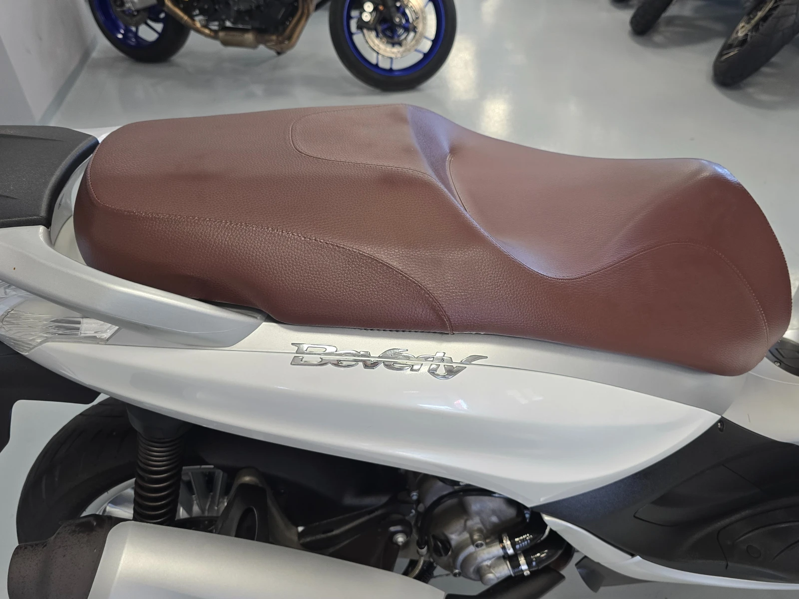 Piaggio Beverly 300ie, ABS-ASR, 25800��. | Mobile.bg � ����������� 11