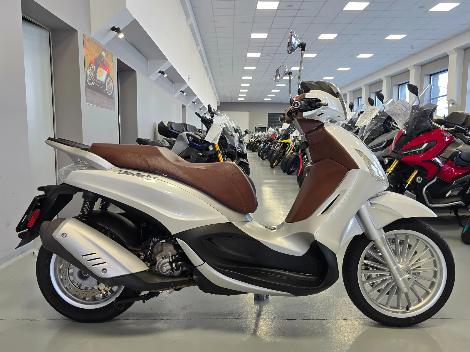 Piaggio Beverly 300ie, ABS-ASR, 25800��. | Mobile.bg � ����������� 2