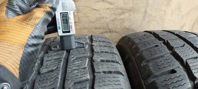 Гуми Зимни 205/65R15, снимка 3 - Гуми и джанти - 31257604