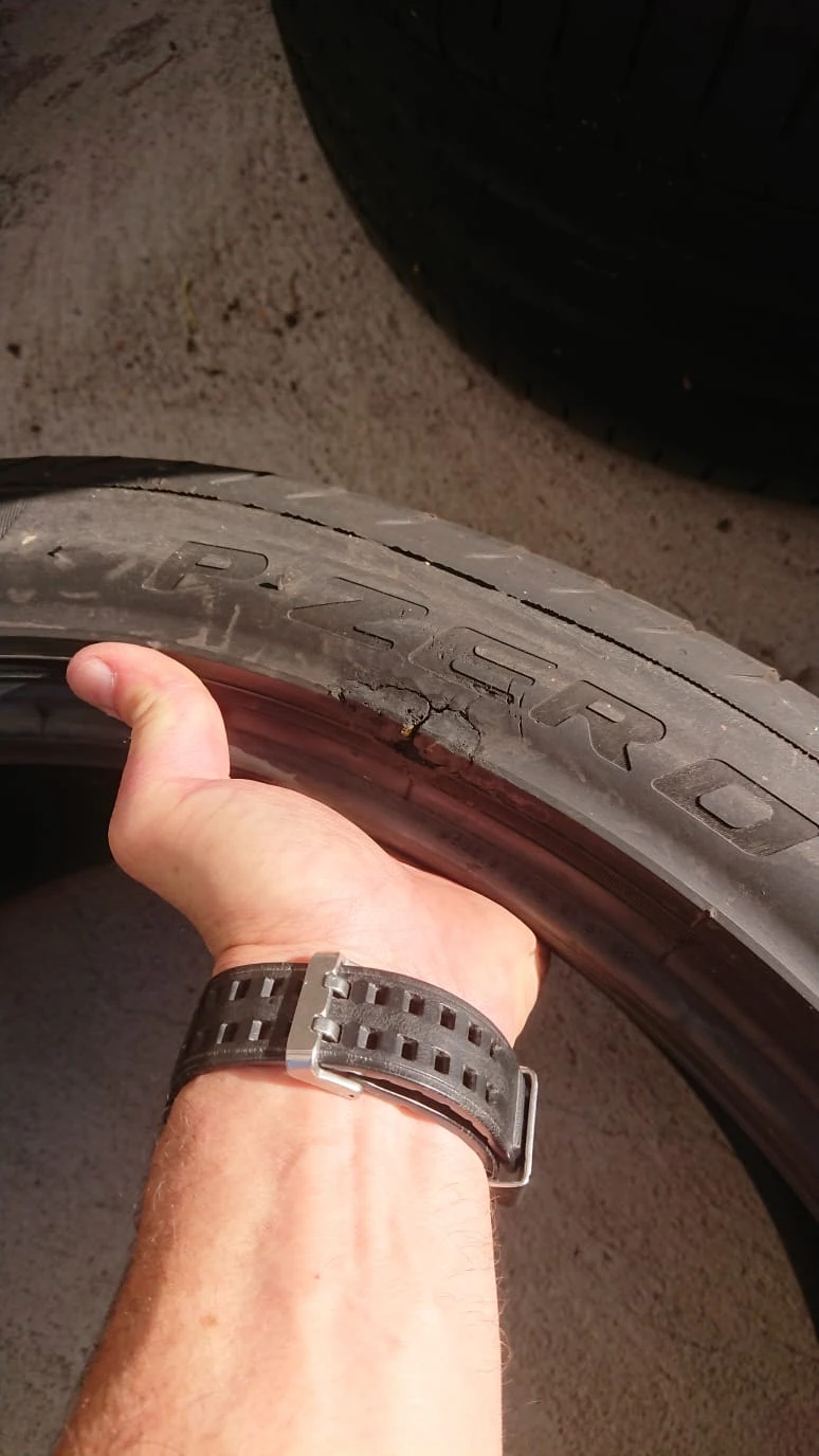 Гуми Летни 295/35R21, снимка 8 - Гуми и джанти - 56679783
