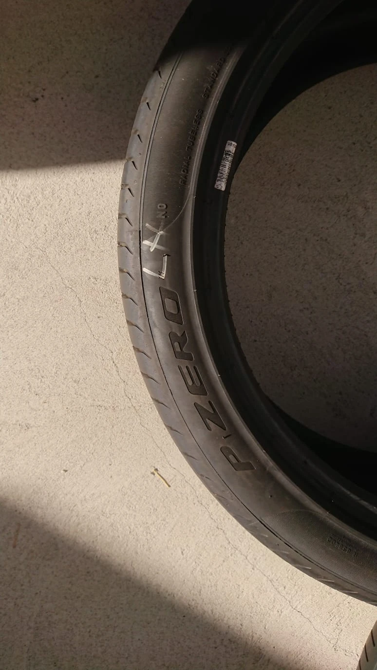 Гуми Летни 295/35R21, снимка 4 - Гуми и джанти - 56679783