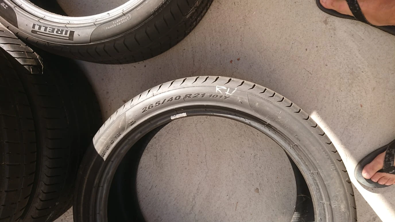 Гуми Летни 295/35R21, снимка 3 - Гуми и джанти - 56679783