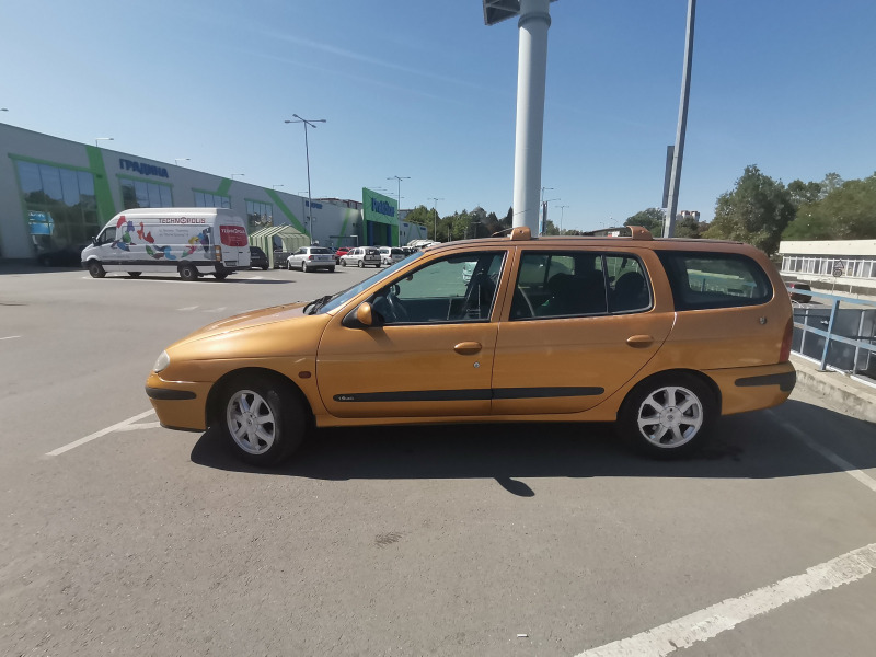Renault Megane, снимка 3 - Автомобили и джипове - 46309672