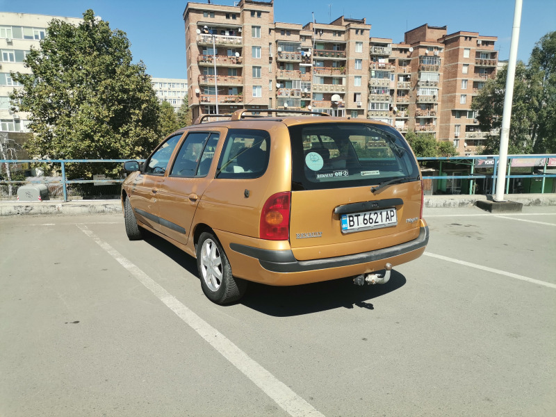 Renault Megane, снимка 2 - Автомобили и джипове - 46309672