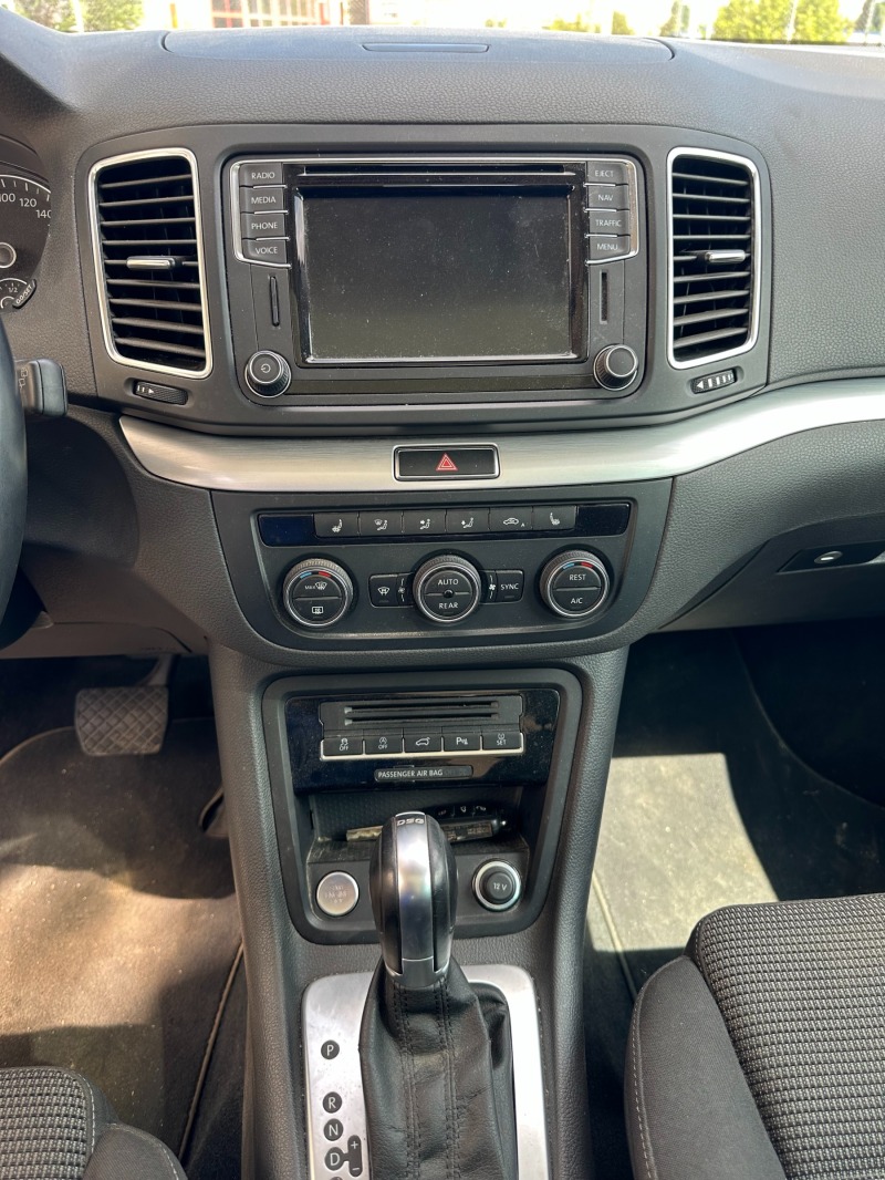 VW Sharan 2.0 TDI, снимка 12 - Автомобили и джипове - 46781321