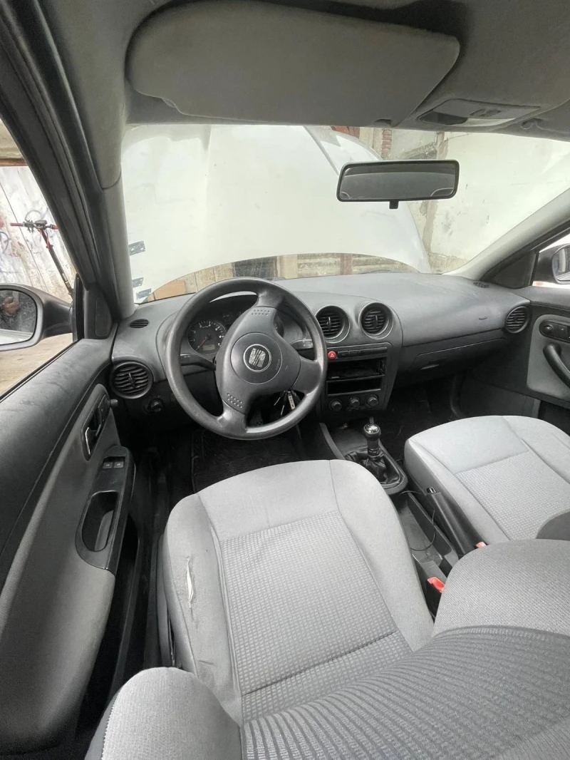 Seat Ibiza 1.2 / 12V / 64 k.c., снимка 8 - Автомобили и джипове - 47525179