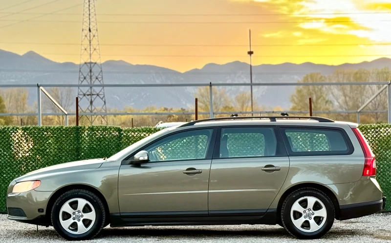 Volvo V70 2.0i РЪЧКА* ТОП СЪСТОЯНИЕ!, снимка 7 - Автомобили и джипове - 52258236