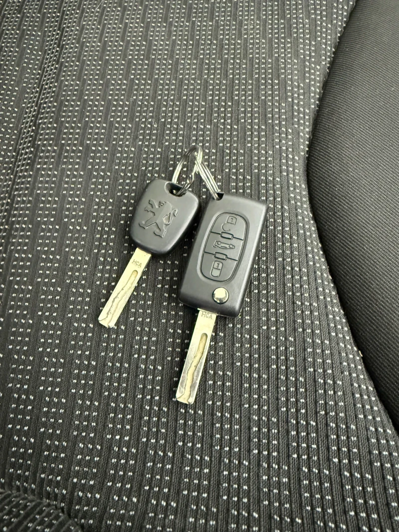 Peugeot 308 SW* 1.6HDI* 17 ДЖАНТИ* ПАНОРАМА* ПАРКТРОНИК, снимка 17 - Автомобили и джипове - 52695944