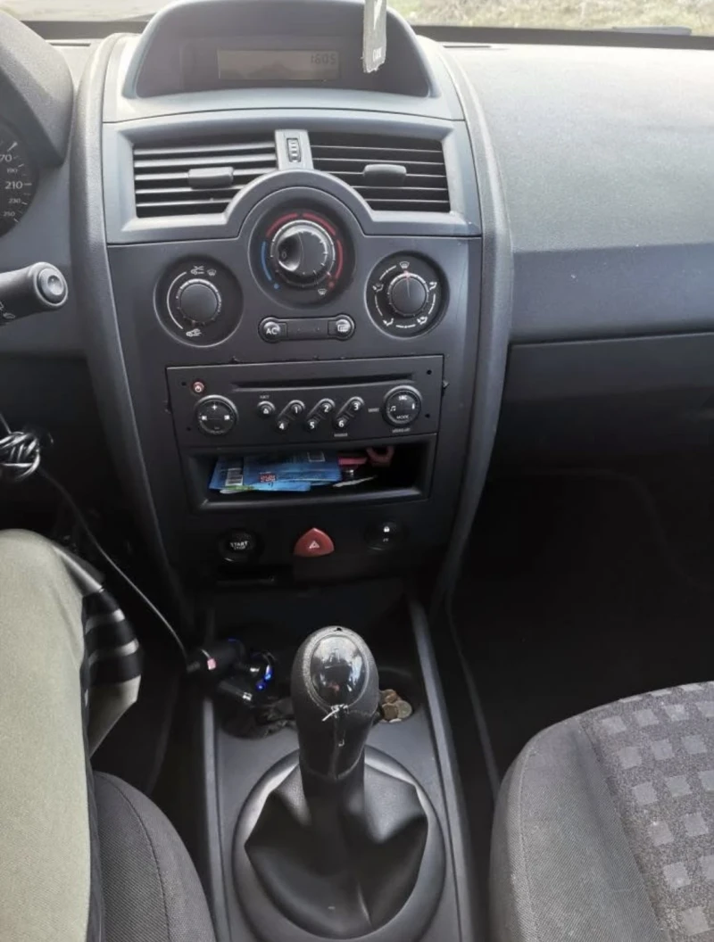 Renault Megane 1.4i, снимка 7 - Автомобили и джипове - 53224695