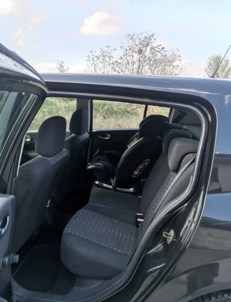 Renault Megane 1.4i, снимка 6 - Автомобили и джипове - 53224695