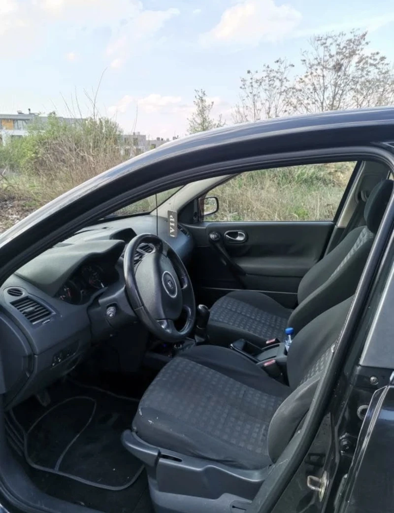 Renault Megane 1.4i, снимка 5 - Автомобили и джипове - 53224695