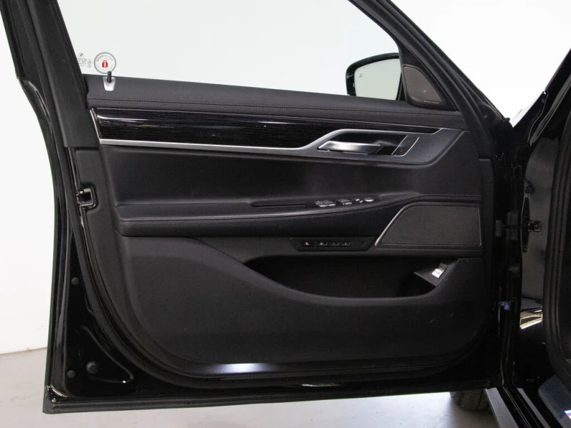 BMW 750 xDrive AWD * CARFAX * АвтоКредит* (ЦЕНА ДО БГ), снимка 16 - Автомобили и джипове - 53541247