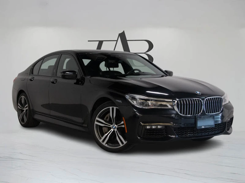 BMW 750 xDrive AWD * CARFAX * АвтоКредит* (ЦЕНА ДО БГ), снимка 2 - Автомобили и джипове - 53541247
