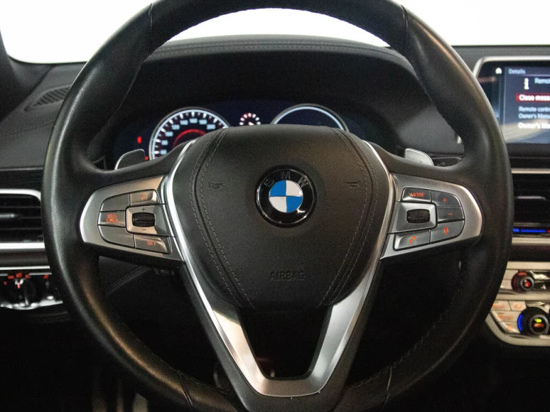 BMW 750 xDrive AWD * CARFAX * АвтоКредит* (ЦЕНА ДО БГ), снимка 11 - Автомобили и джипове - 53541247