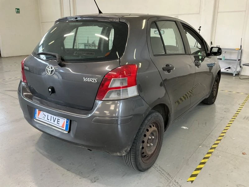 Toyota Yaris Yaris 1.0 VVT-i Now, снимка 2 - Автомобили и джипове - 55387575