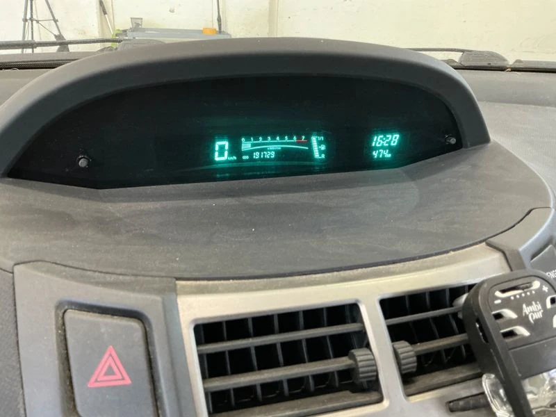 Toyota Yaris Yaris 1.0 VVT-i Now, снимка 4 - Автомобили и джипове - 55387575