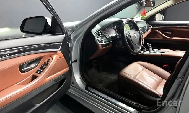BMW 520 D * 360 КАМЕРА * HEAD UP * ШИБИДАХ * , снимка 9 - Автомобили и джипове - 55409061