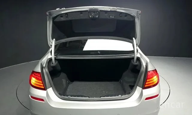 BMW 520 D * 360 КАМЕРА * HEAD UP * ШИБИДАХ * , снимка 15 - Автомобили и джипове - 55409061