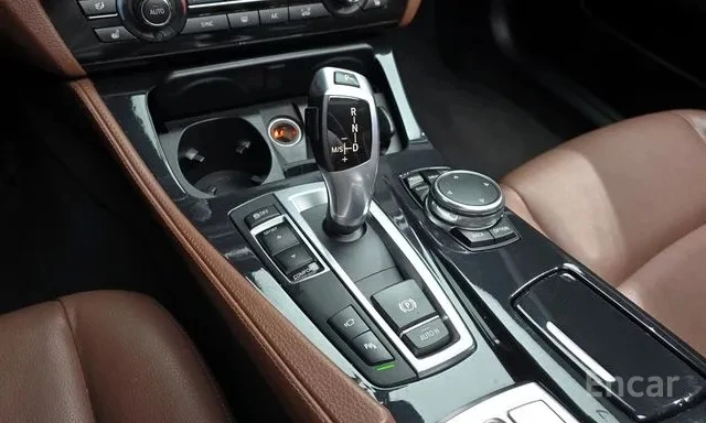 BMW 520 D * 360 КАМЕРА * HEAD UP * ШИБИДАХ * , снимка 8 - Автомобили и джипове - 55409061