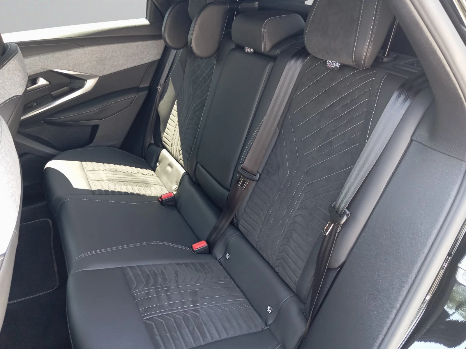 Peugeot 3008 GT Electric 157  210 .. | Mobile.bg   12