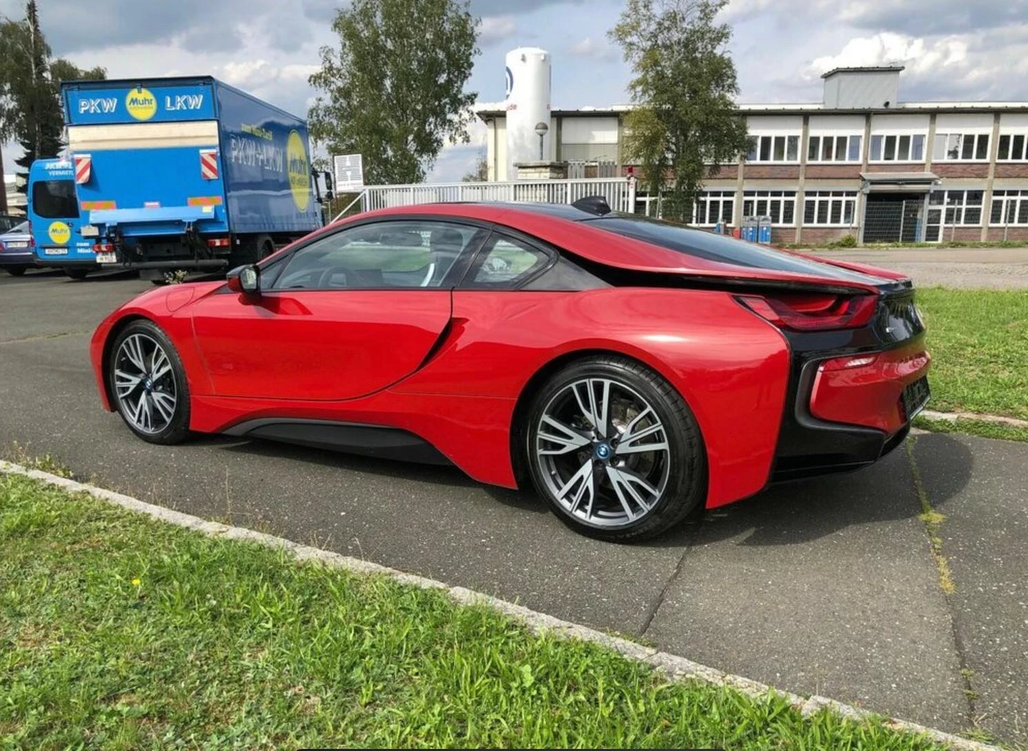 BMW i8 RED EDITION  - изображение 8