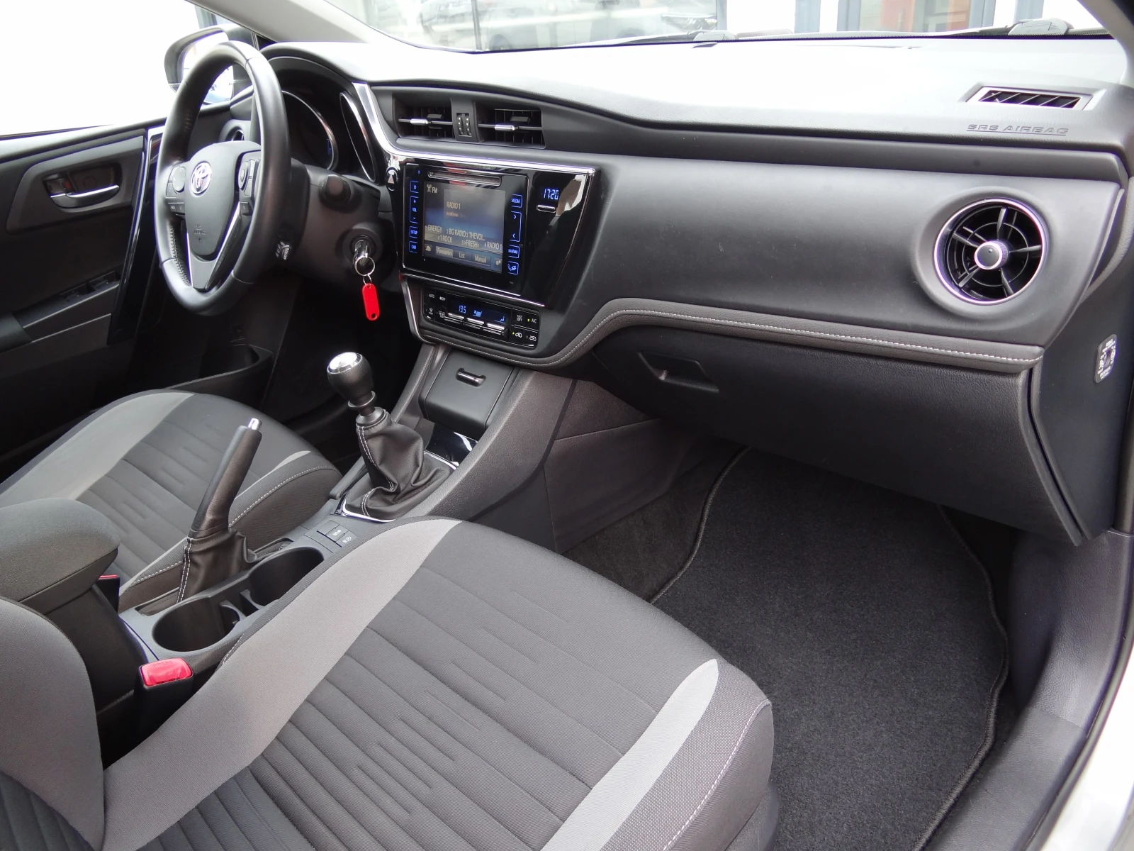 Toyota Auris 1.2i-D4 Turbo /Камера /Климатроник/Euro-6W/ - изображение 10