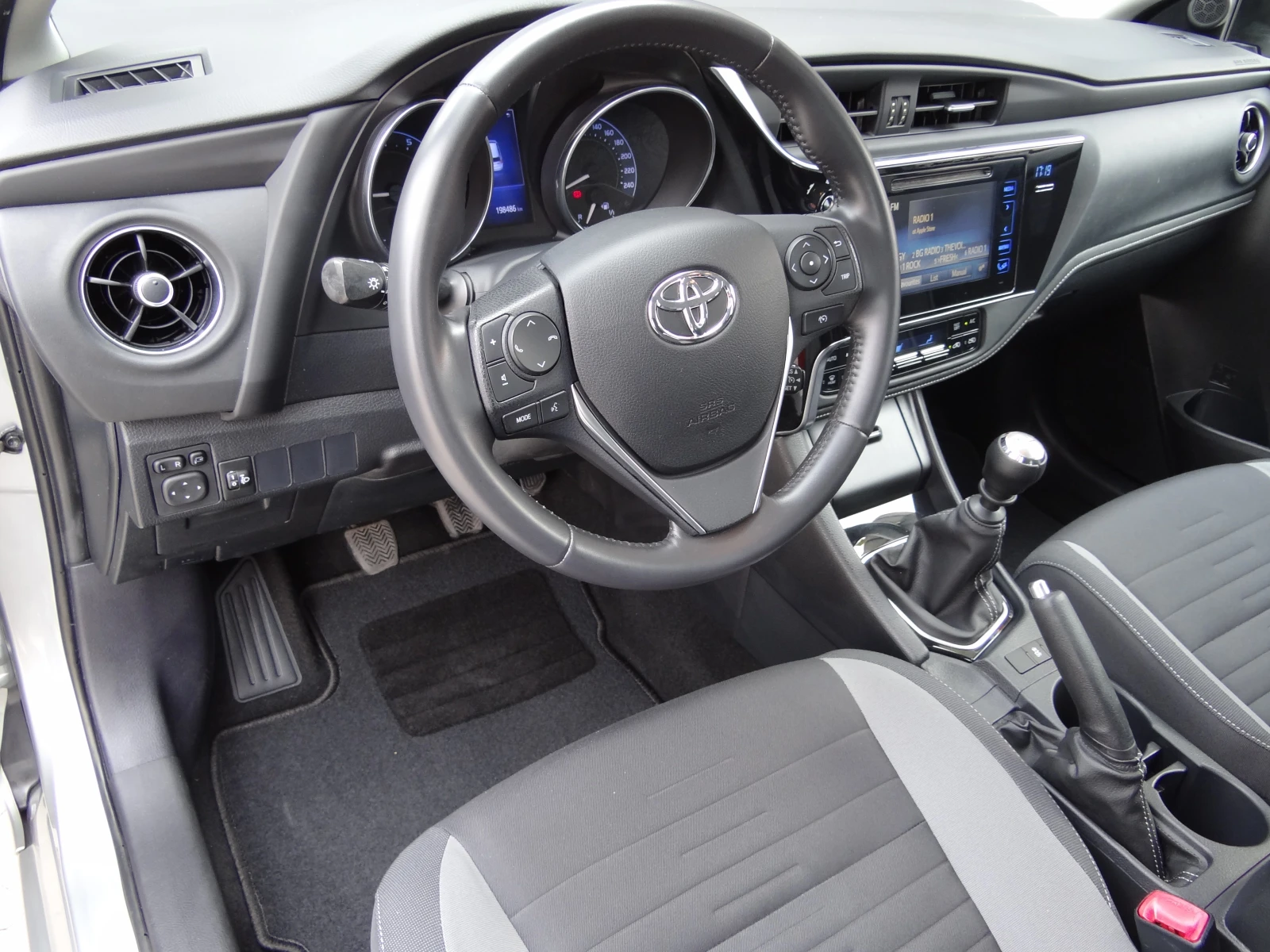 Toyota Auris 1.2i-D4 Turbo /Камера /Климатроник/Euro-6W/ - изображение 8