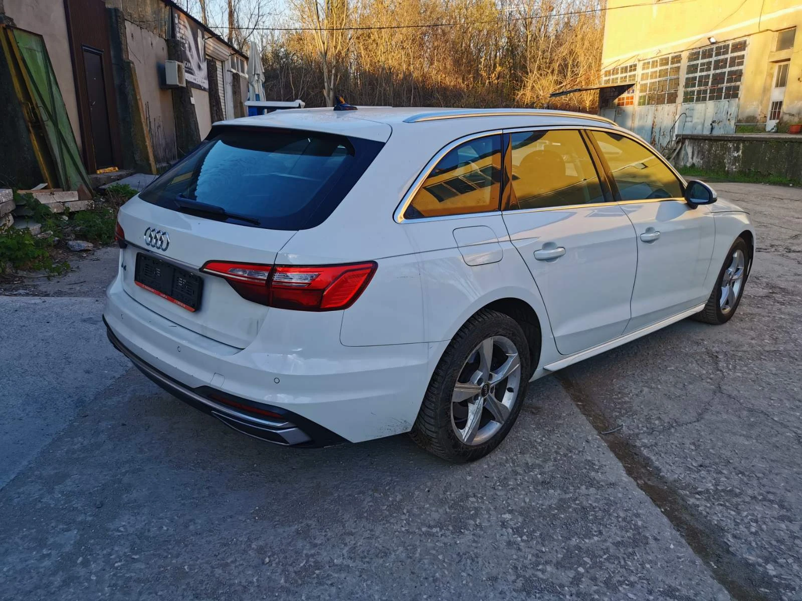 Audi A4  SW 2.0 40 TDI  ADVANCED 7 STRONIC, снимка 6 - Автомобили и джипове - 51980470