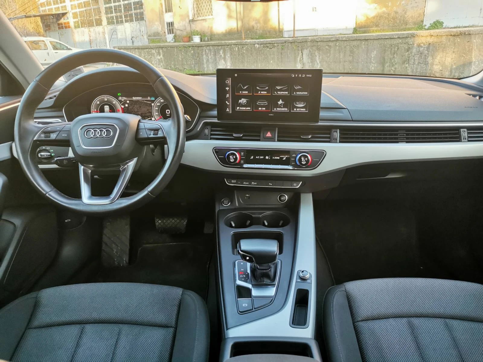 Audi A4  SW 2.0 40 TDI  ADVANCED 7 STRONIC, снимка 10 - Автомобили и джипове - 51980470