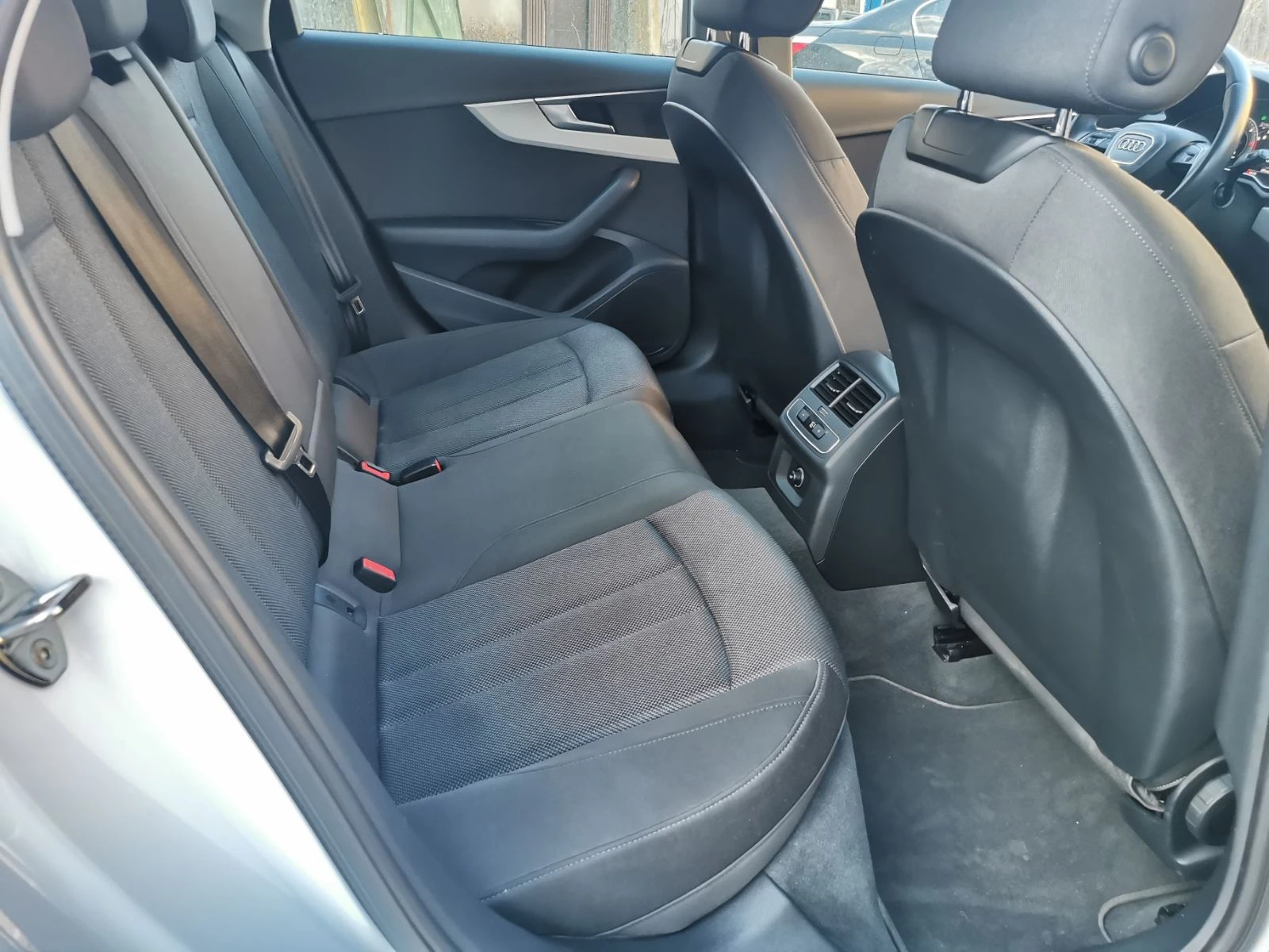 Audi A4  SW 2.0 40 TDI  ADVANCED 7 STRONIC, снимка 14 - Автомобили и джипове - 51980470