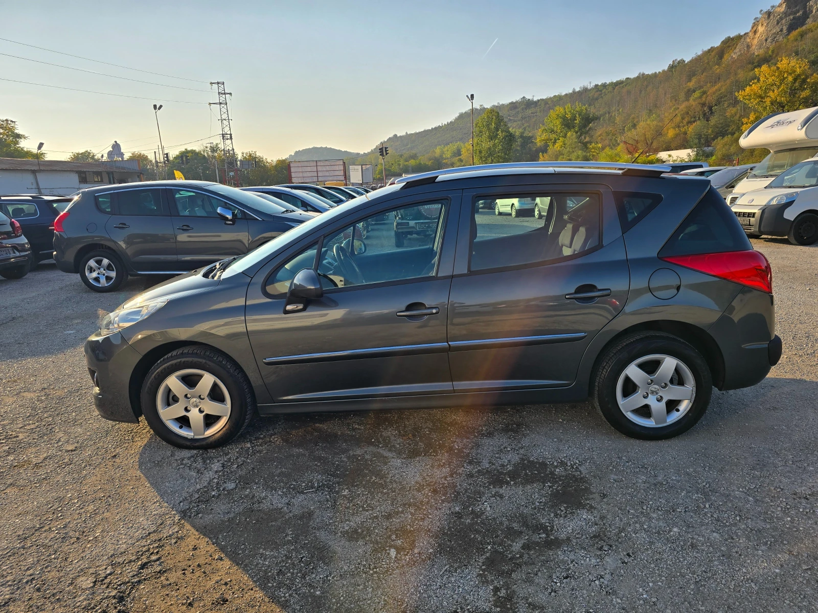Peugeot 207 1.4i УНИКАТ - изображение 6