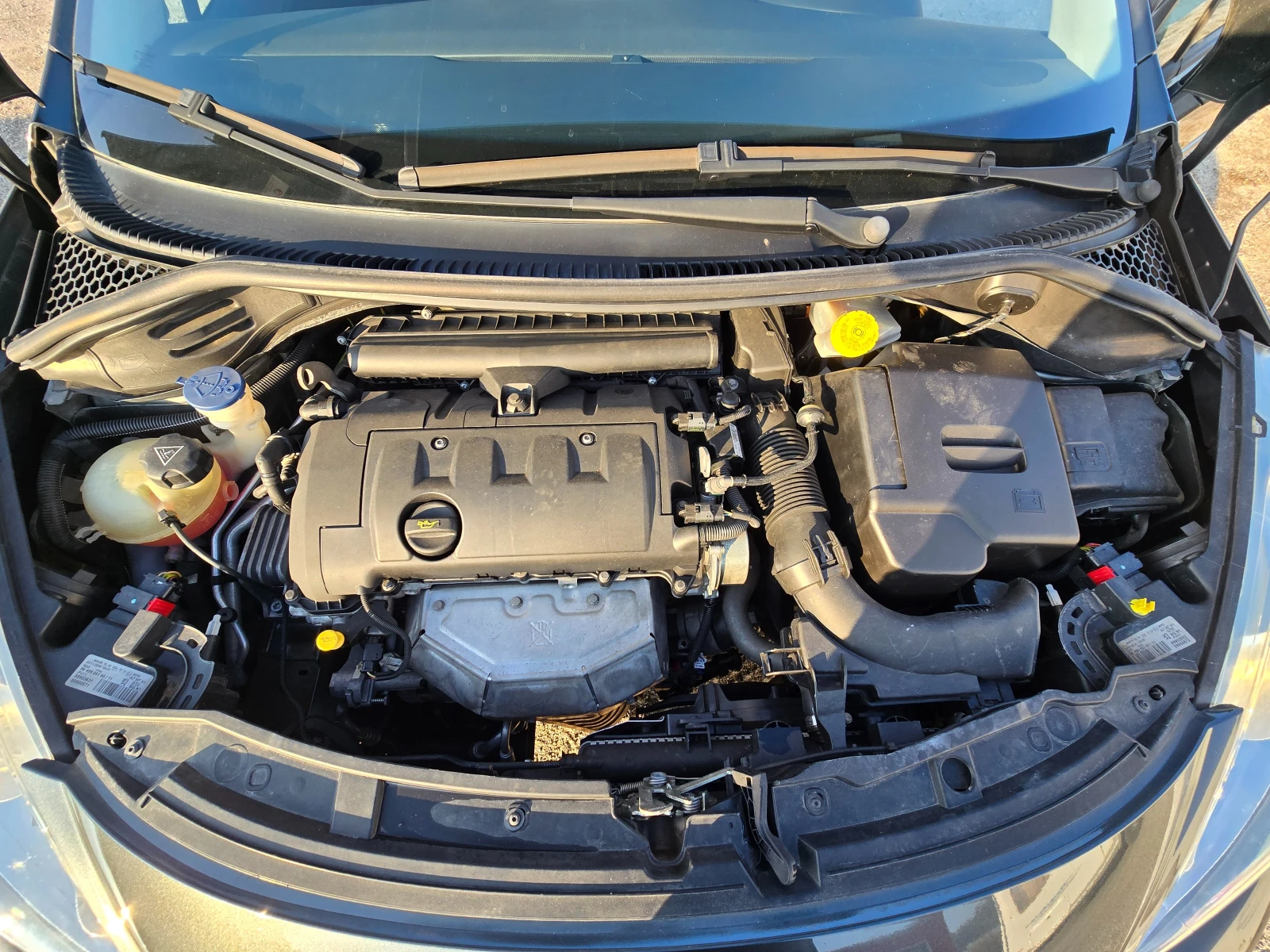 Peugeot 207 1.4i УНИКАТ - изображение 9