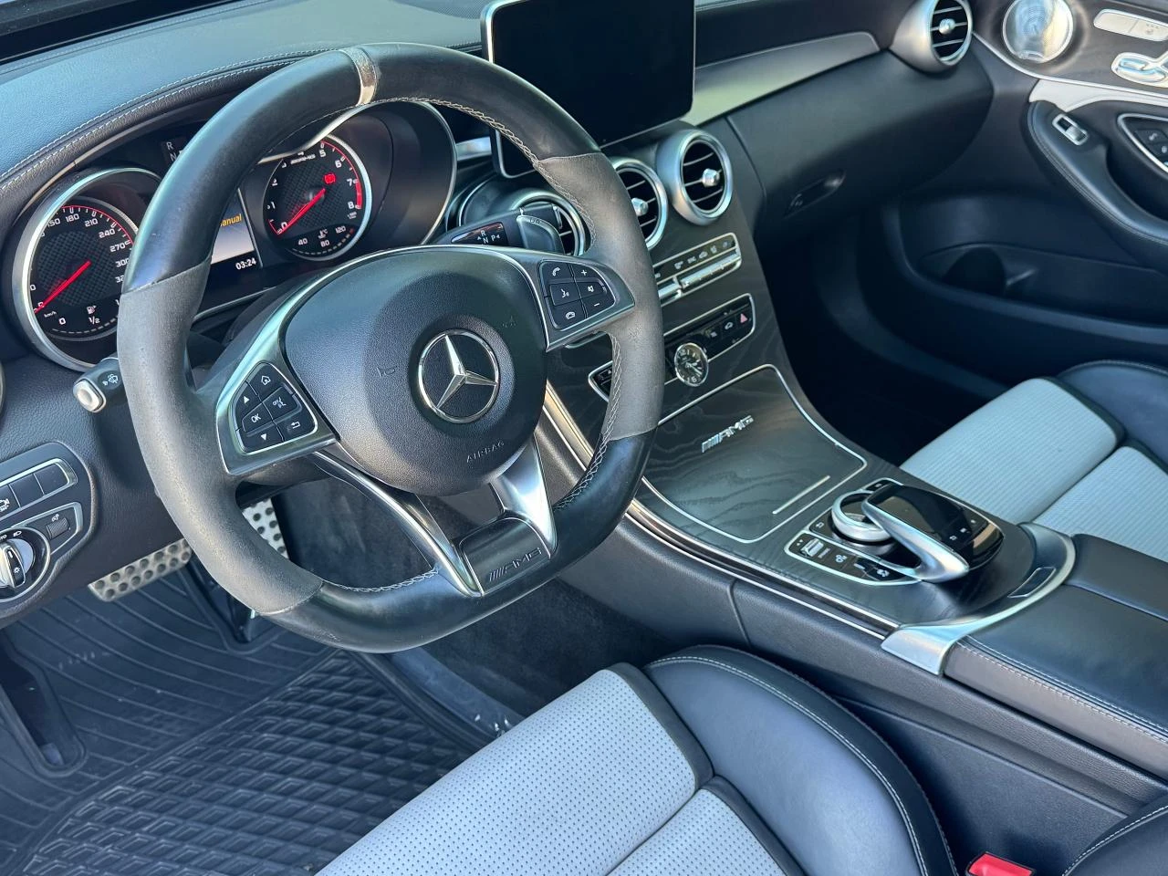 Mercedes-Benz C 63 AMG S - изображение 9