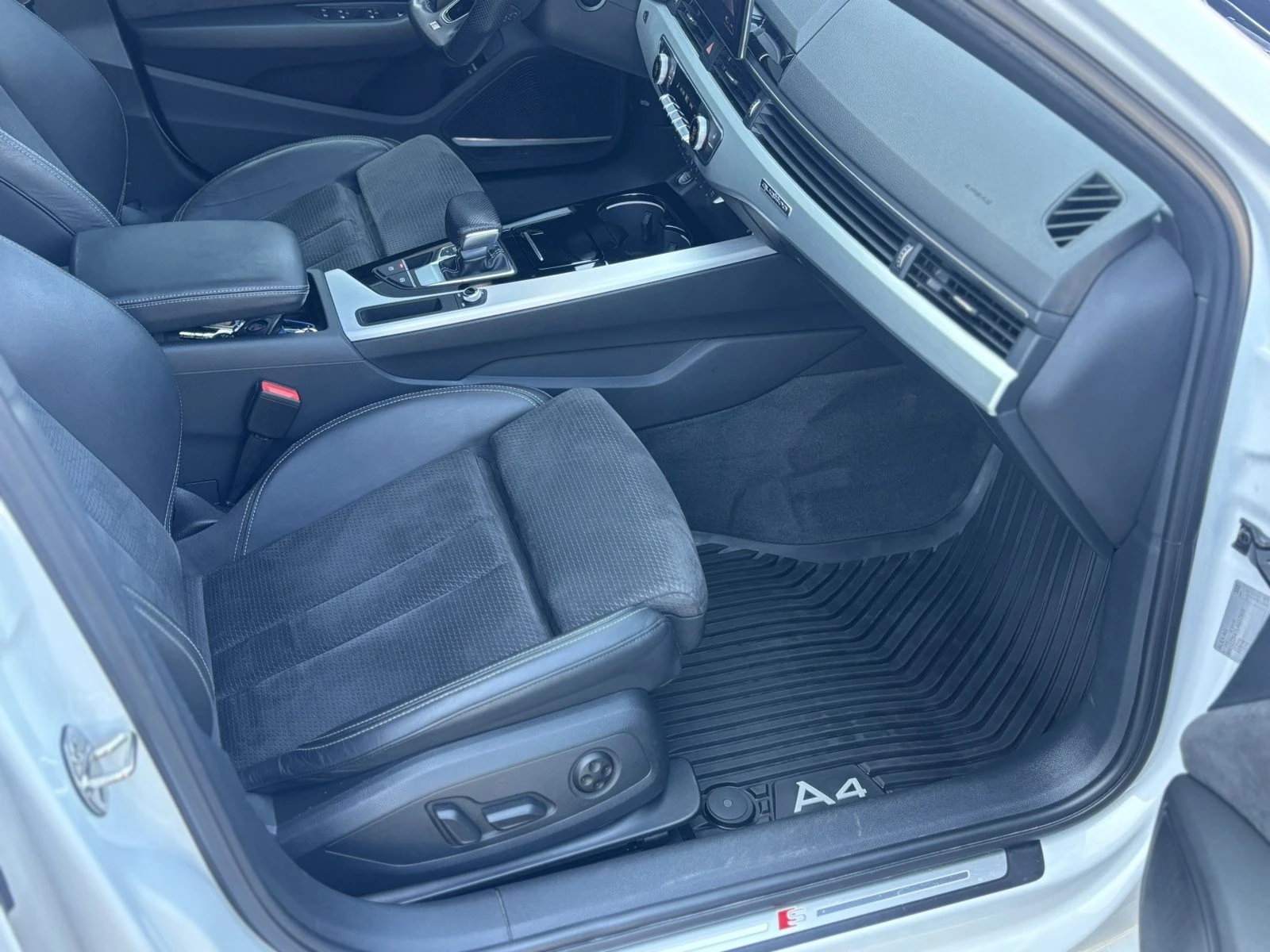 Audi A4 40TDI S-Line - изображение 9