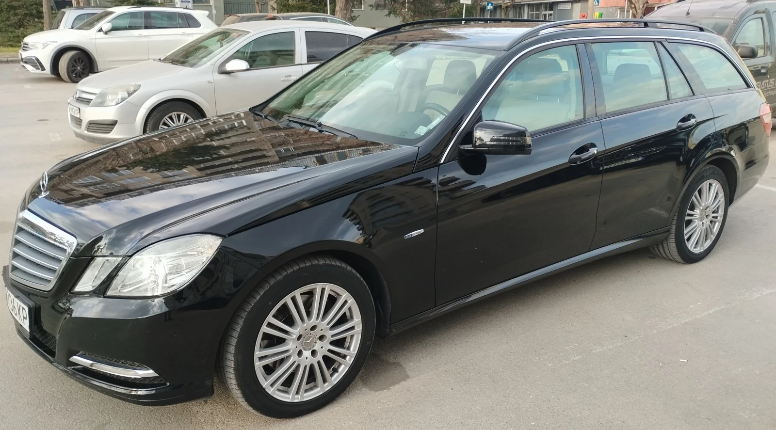 Mercedes-Benz E 250 4 MATIC, снимка 2 - Автомобили и джипове - 53878033